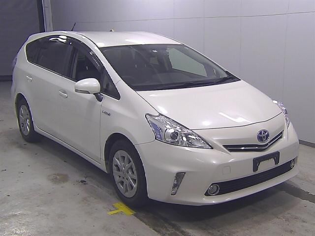 10127 TOYOTA PRIUS ALPHA ZVW41W 2012 г. (Honda Tokyo)